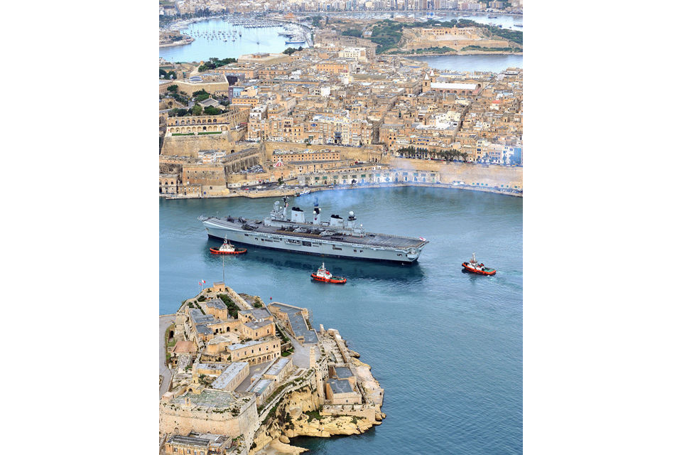 HMS Illustrious enters Malta