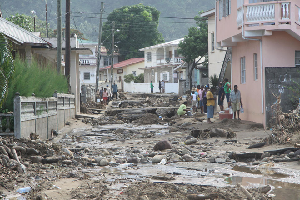 HMS Manchester helps hurricane victims
