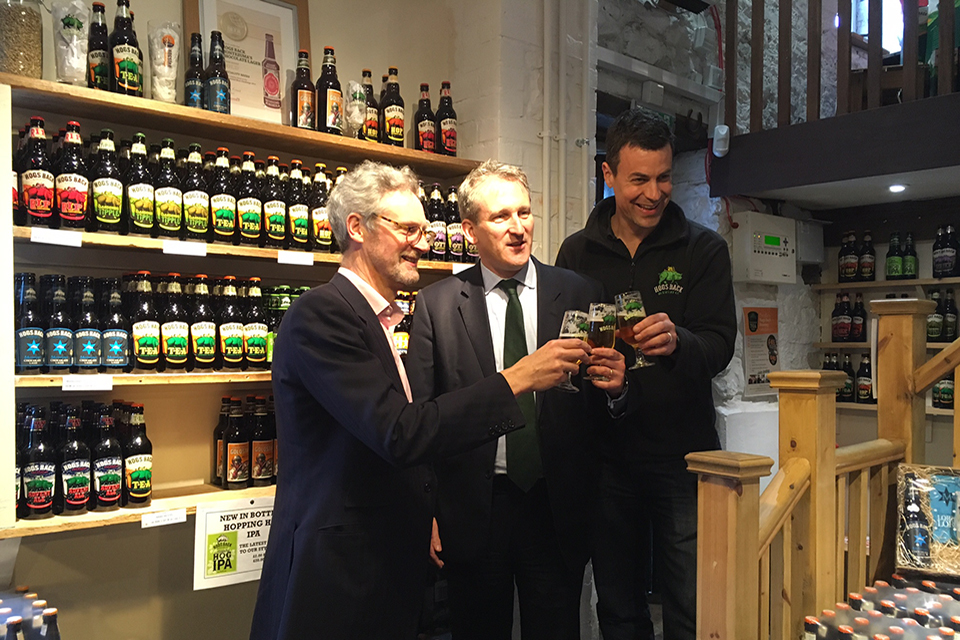 Damian Hinds visits brewer to mark the resurgence of British beer