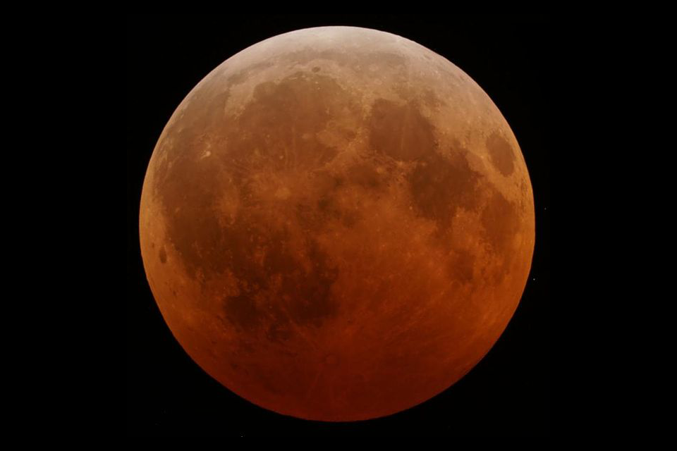 Total Eclipse of the Moon on 28 September 2015