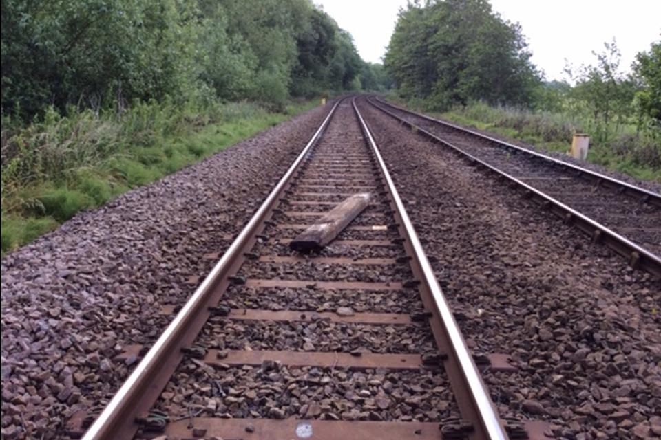 Bulletin 03/2015: Collision between a train and a wooden sleeper