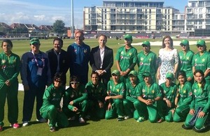 Girls in Green with High Commissioner