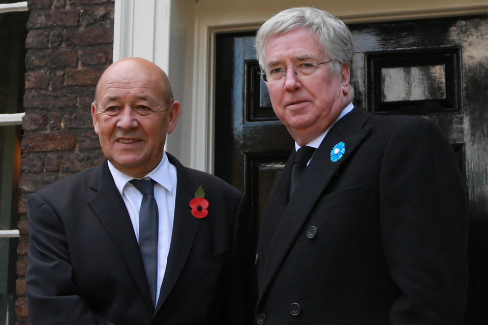 Ministers plant poppies at the Tower