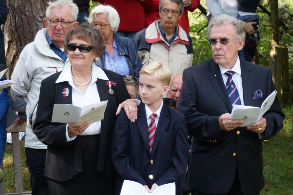 Cox family at the service, Crown Copyright. All rights reserved.