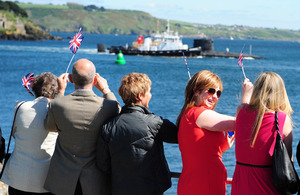 Families and loved ones watch HMS Trenchant return from Devil's Point in Plymouth [Picture: Leading Airman (Photographer) Ben Shread, Crown copyright]