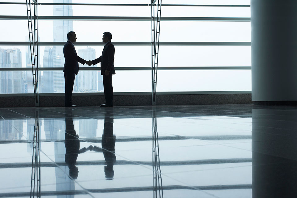 An image of two businessmen making an agreement.
