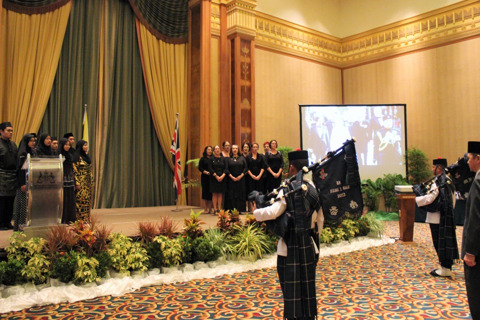 The Maktab Duli PMAMB Choir sang the Brunei National Anthem and the British Military Wives Choir in Brunei sang the UK National Anthem