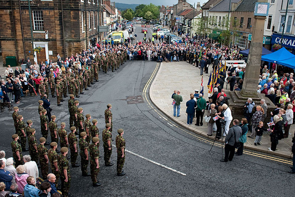 Yorkshire crowds cheer soldiers before deployment