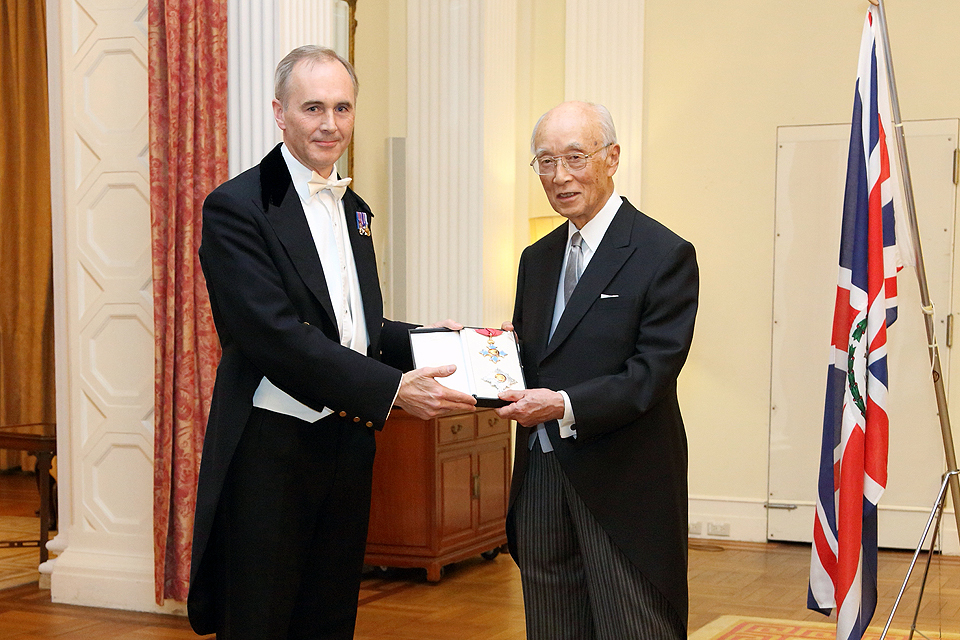 槇原稔氏へ名誉大英勲章KBE - GOV.UK