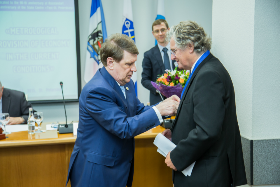 Peter Mason receives international award for outstanding contribution to the development of modern metrology