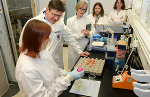 Greg Clark visiting a lab at the Roslin Institute.