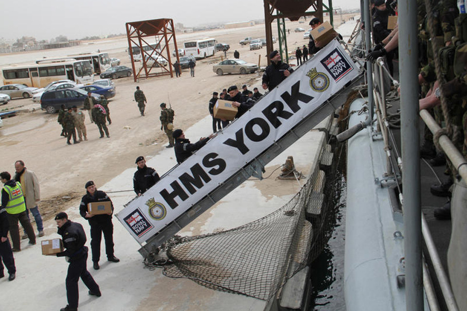 HMS York arrives in Malta with evacuees from Libya