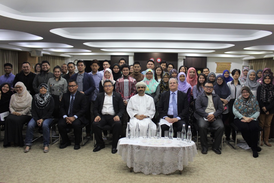 Participants of the Talk Series with special guest HE Mr Ahmed bin Hashel bin Rashed Al Maskari, Omani Ambassador; HE Mr David Campbell, British High Commissioner; Legislative Council members and the Brunei Chevening Youth Forum organising committee