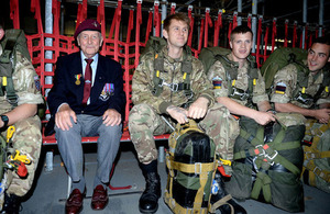 D-Day veteran Jeff Pattinson with present-day paratroopers [Picture: Corporal Andy Reddy, Crown copyright]