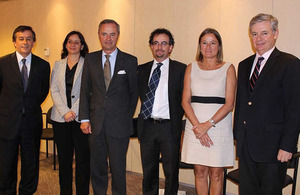 British ambassador, Jon Benjamin, with Chilean ministers of Environment and Energy, and other Chilean authorities.