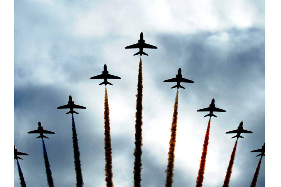 Red Arrows displays to mark opening of the 2012 Olympics