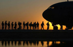 Image depicting soldiers boarding an aircraft