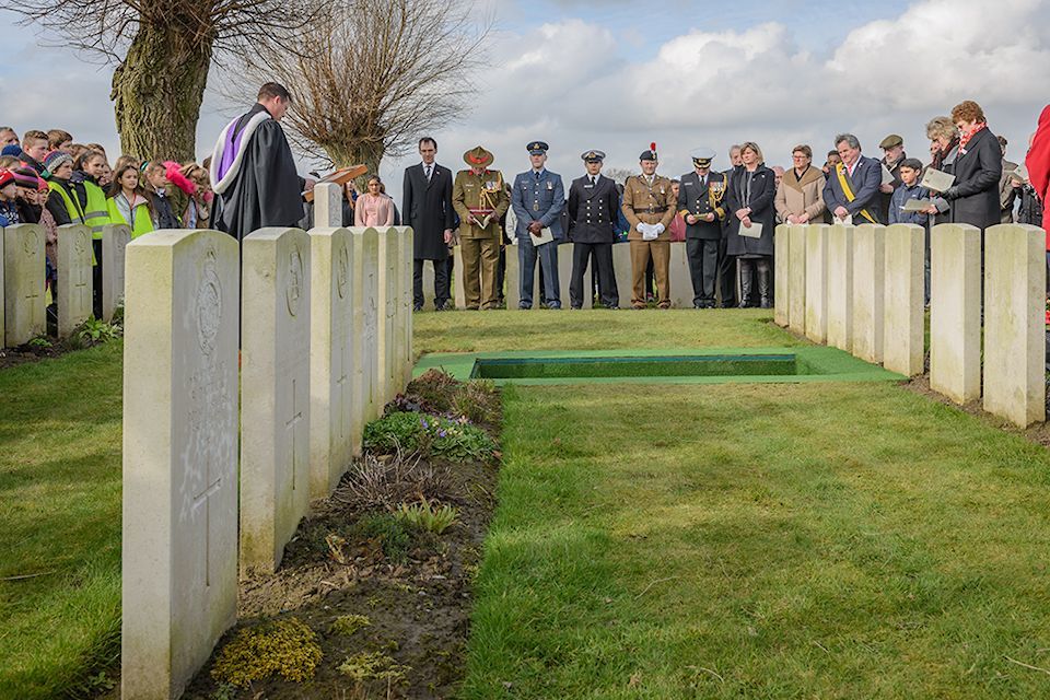 Unknown World War 1 soldiers graves rededicated