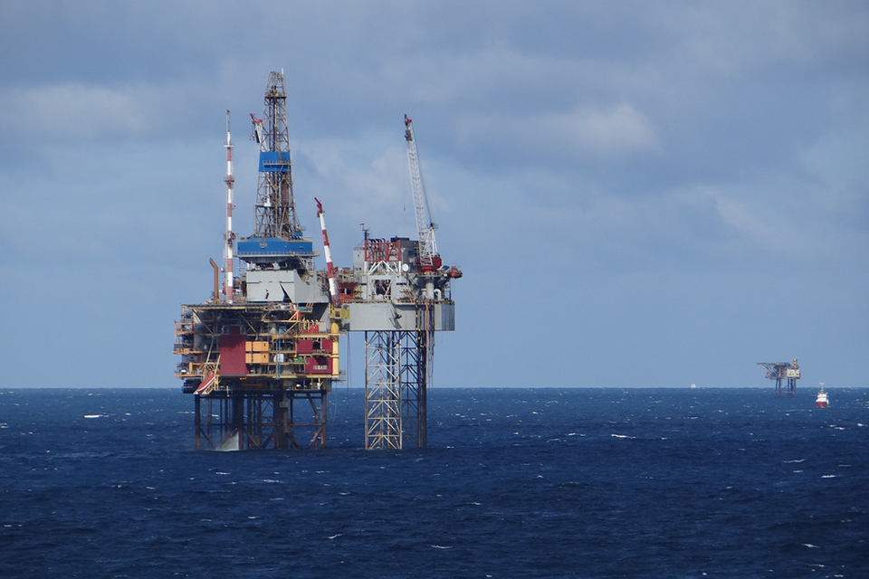 Economic Secretary visits oil and gas project