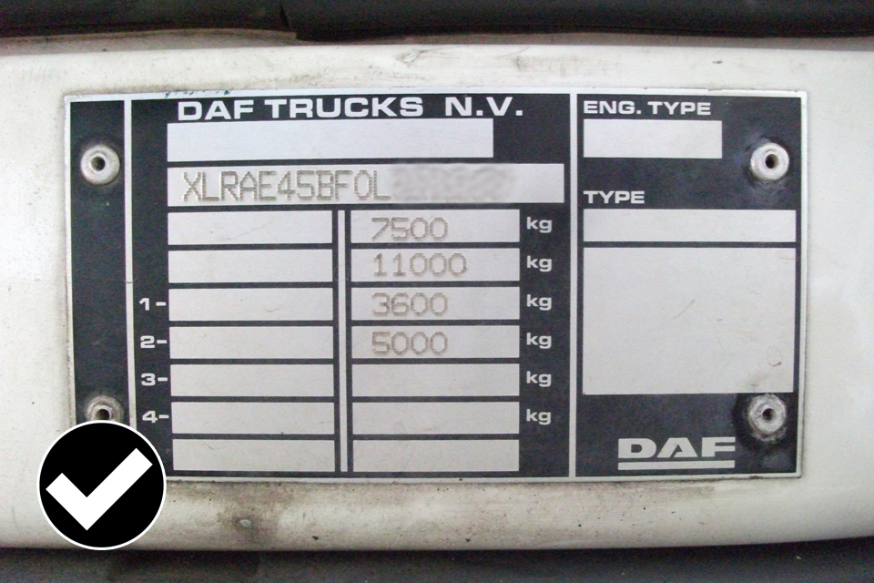 Example of plate with weights in the order that legislation requires.