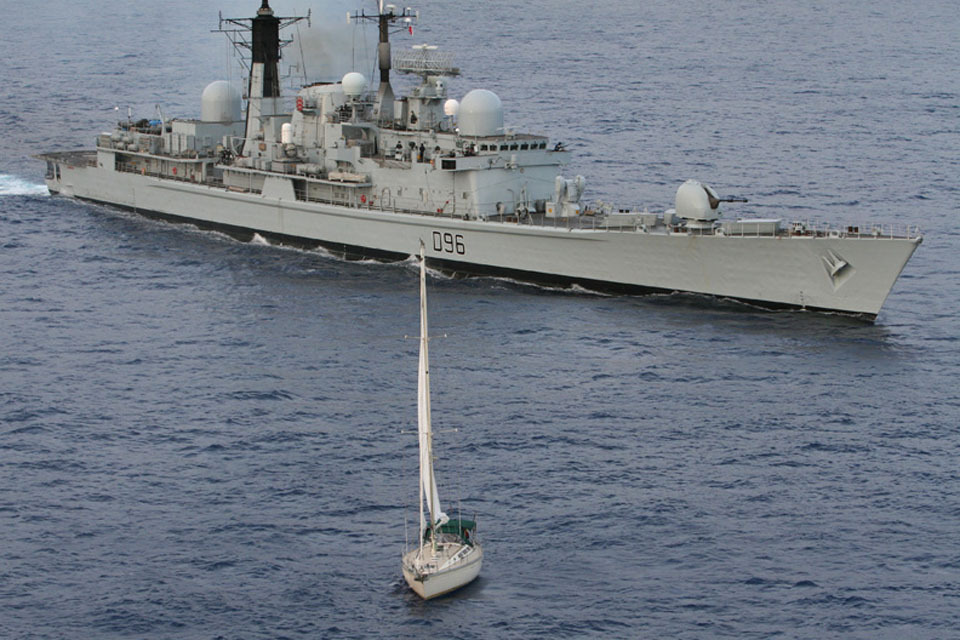 HMS Gloucester foils drug smugglers