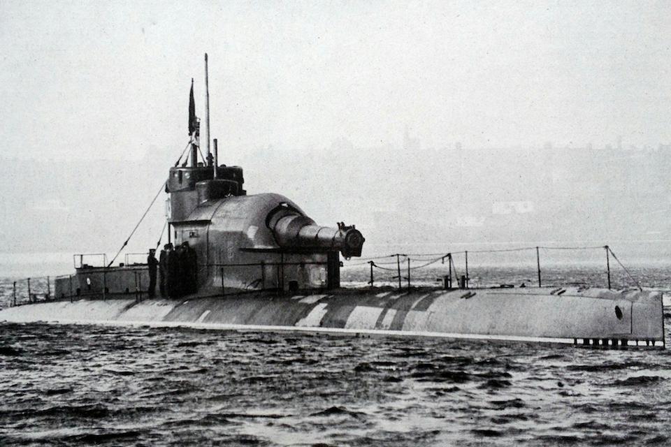 Royal Navy submarine M3 was fitted with the first FY1 No.1 periscope.