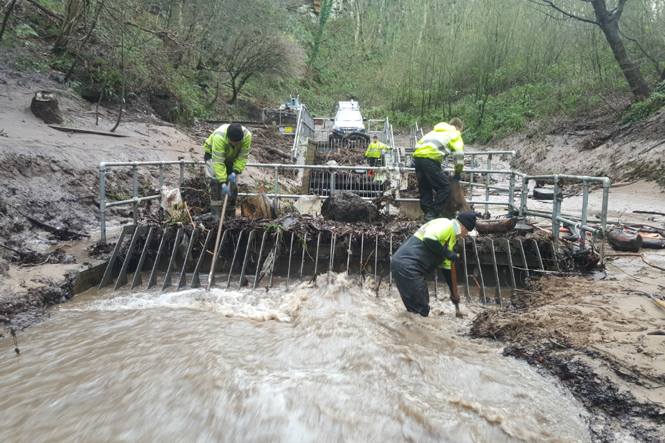 More wet weather this weekend brings ongoing risk of flooding (9 January 2016)