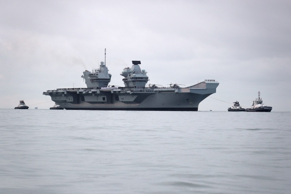 HMS Queen Elizabeth makes debut in Portsmouth