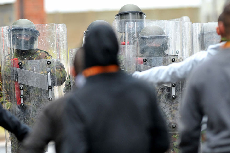 Paratroopers undertake public order training