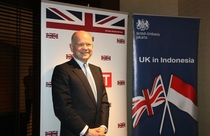 UK Foreign Secretary William Hague Visited Indonesia