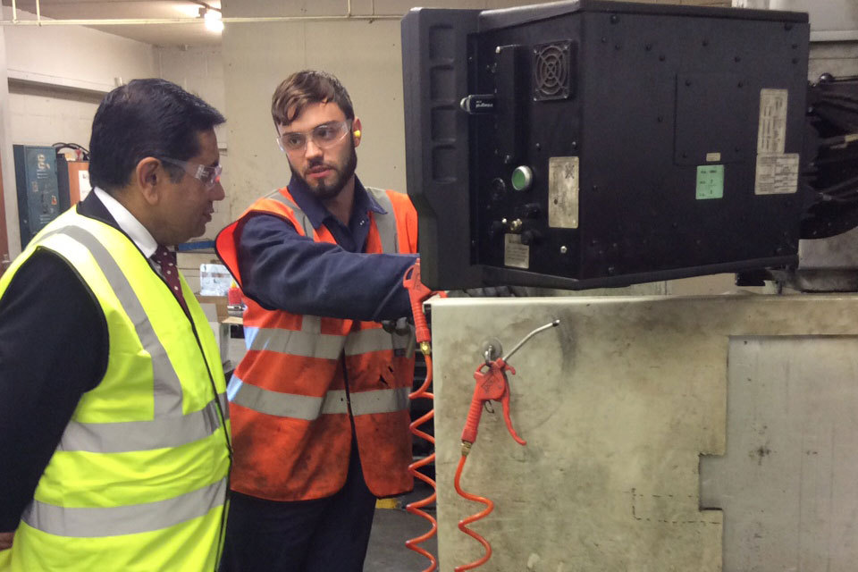 Lord Ahmad meets Crossrail apprentices at Hillingdon business