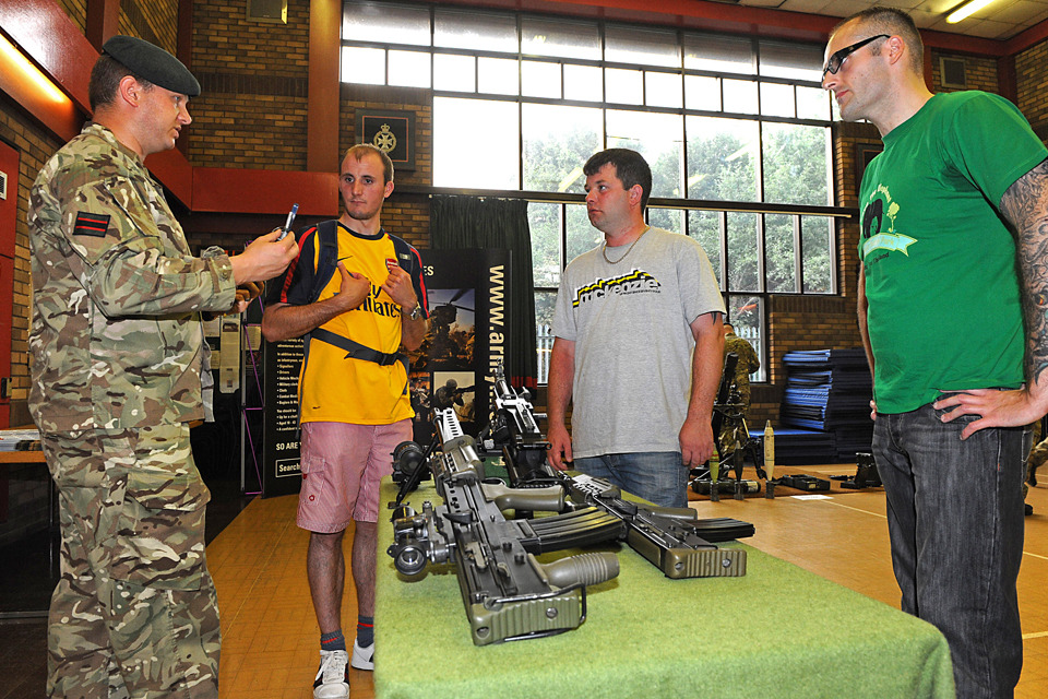 Rifles reservists meet potential recruits