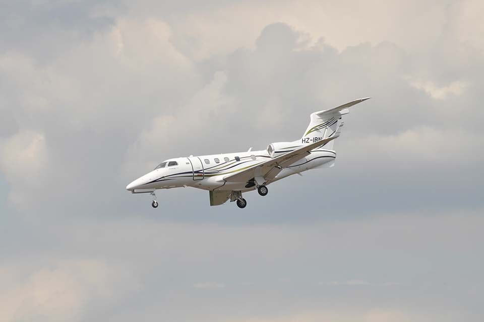 AAIB Special Bulletin on Embraer Phenom 300, HZ IBN