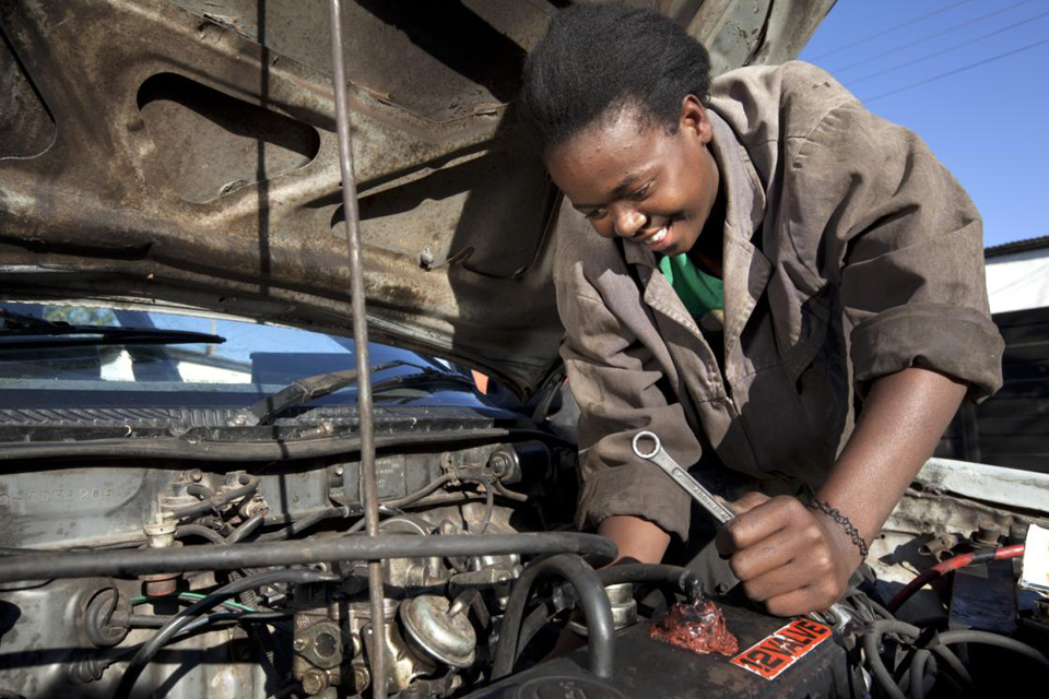 Photograph of a mechanic in Zimbabwe