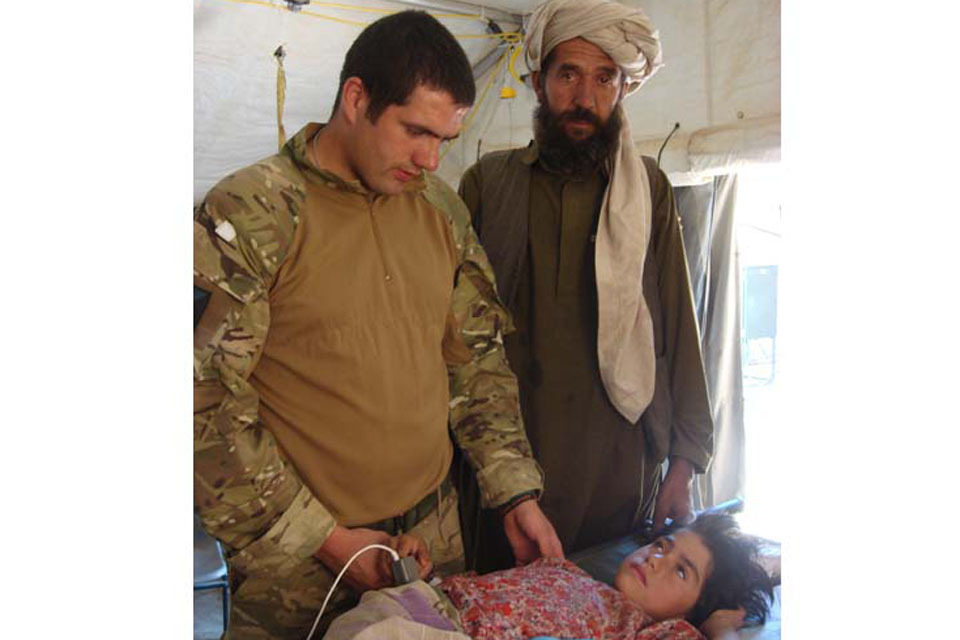UK soldiers save Afghan girl shot by insurgents