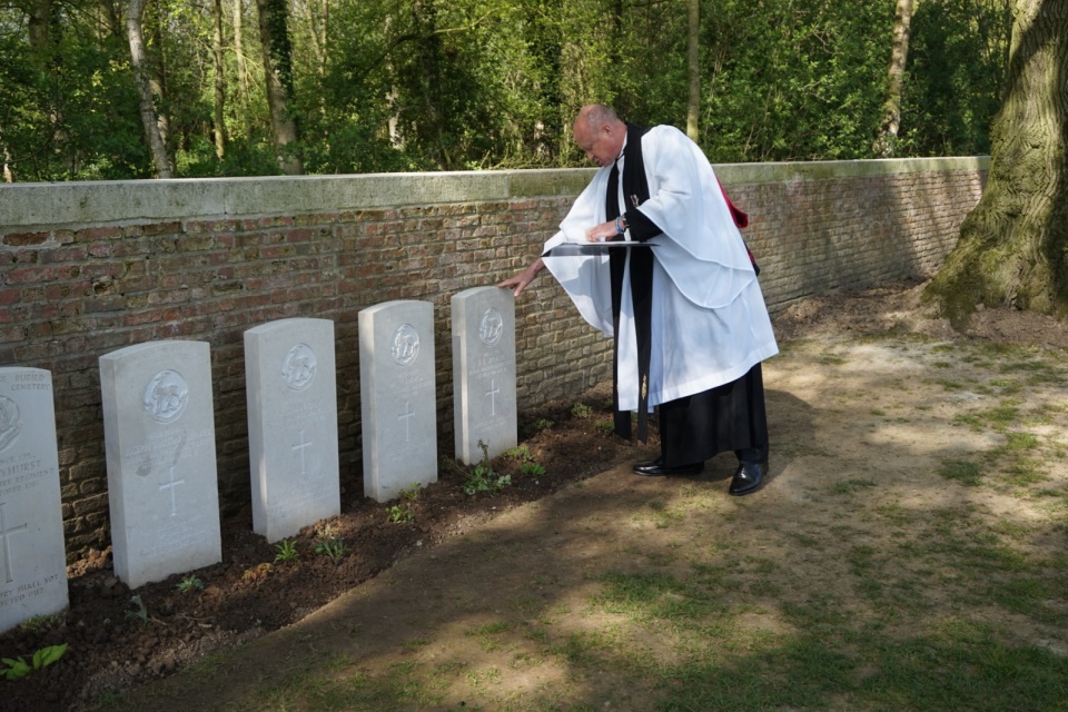 Rev Justin Bradbury conducting the service, Crown Copyright, All rights reserved