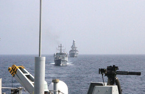 HMS Atherstone leads HMS Shoreham and HMS Diamond in the Gulf