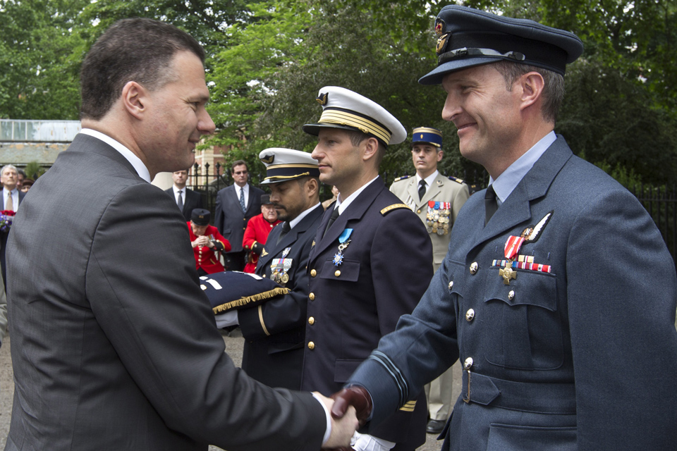 Flight Lieutentant Ian Abson being presented with his medal