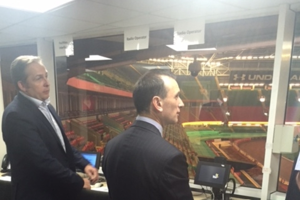 Alun Cairns visits Cardiff’s Fanzone ahead of Wales’ historic Euro 2016 Semi-Final