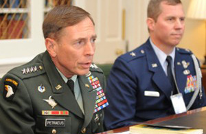 General David Petraeus (left) at the meeting with the Prime Minister