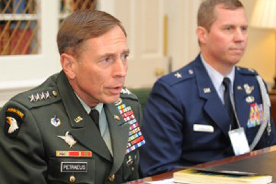 PM holds talks with General Petraeus