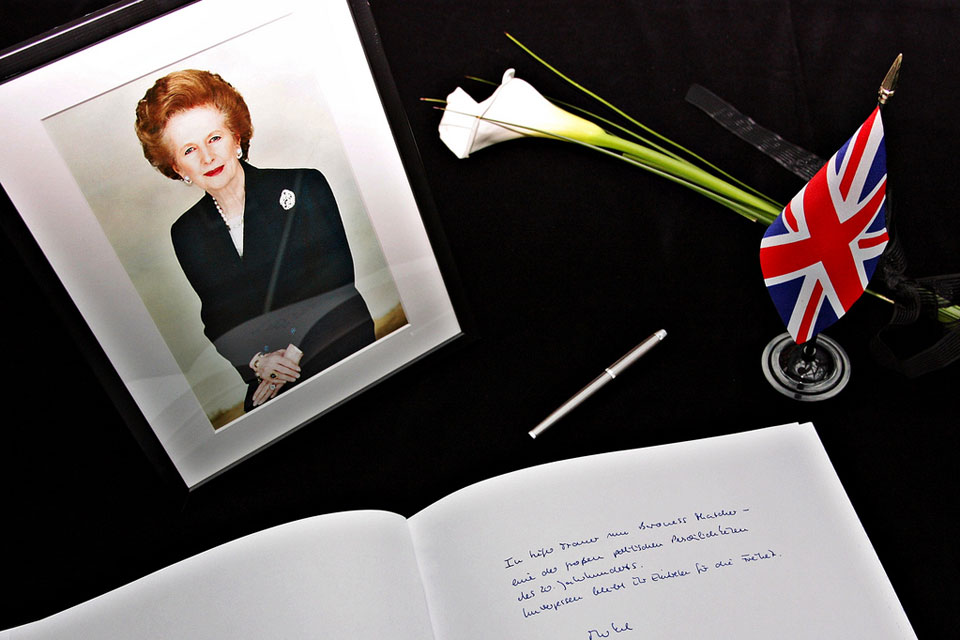 Chancellor Merkel signs the condolence book