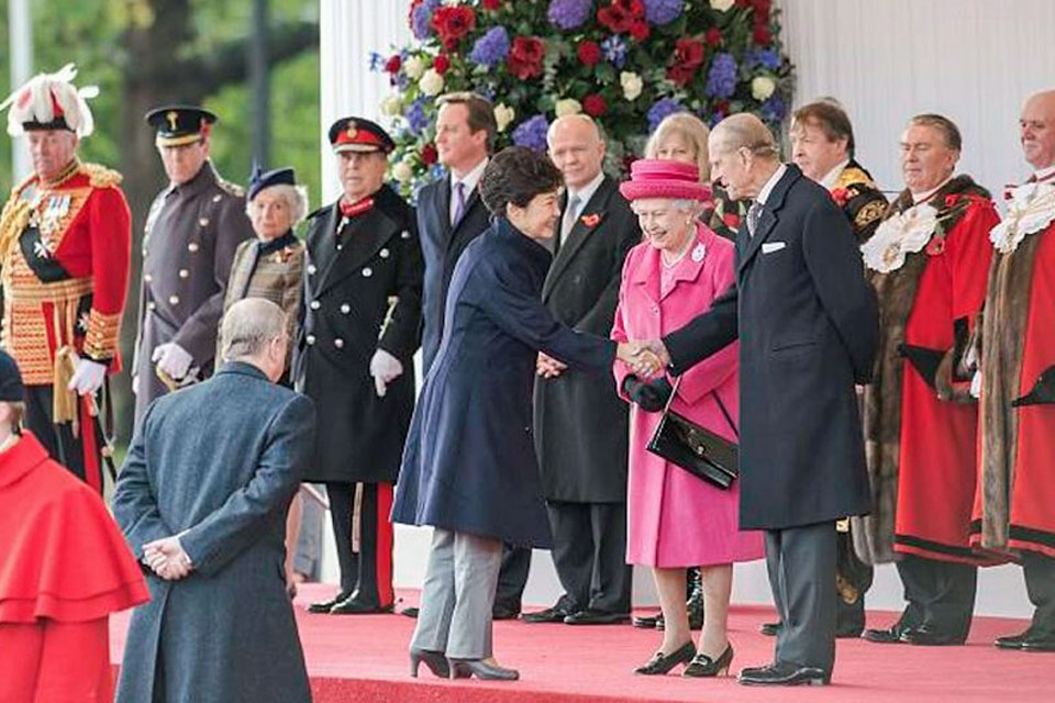 President Park Geun-hye of the Republic of Korea is welcomed to the UK by Her Majesty Queen Elizabeth II