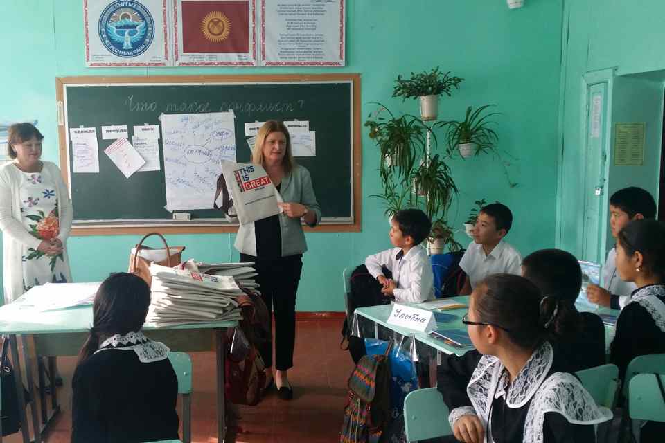 Ambassador visits Secondary School No.5 to observe "tolerance class"