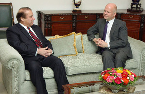 Foreign Secretary William Hague and Pakistan's Prime Minister Nawaz Sharif