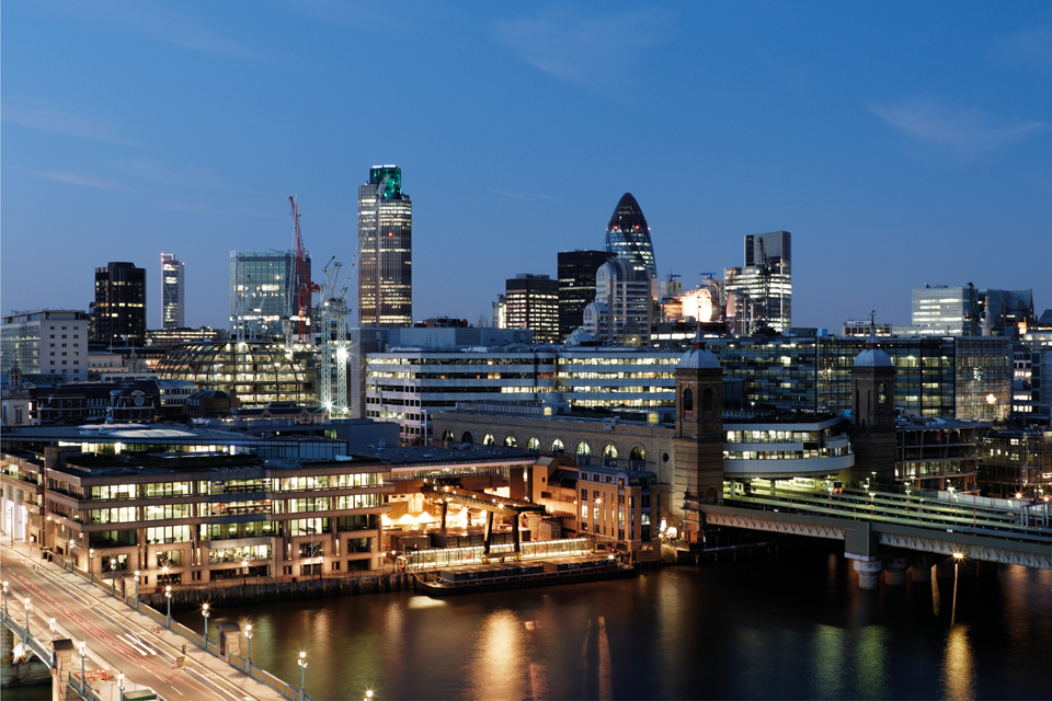 Elevated view of River Thames, City of London - financial district at dusk: Source, iStock/© 