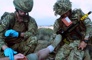 Reservists from 32 Signal Regiment practise their first aid skills during Exercise Lion Star 10 [Picture: Crown copyright]