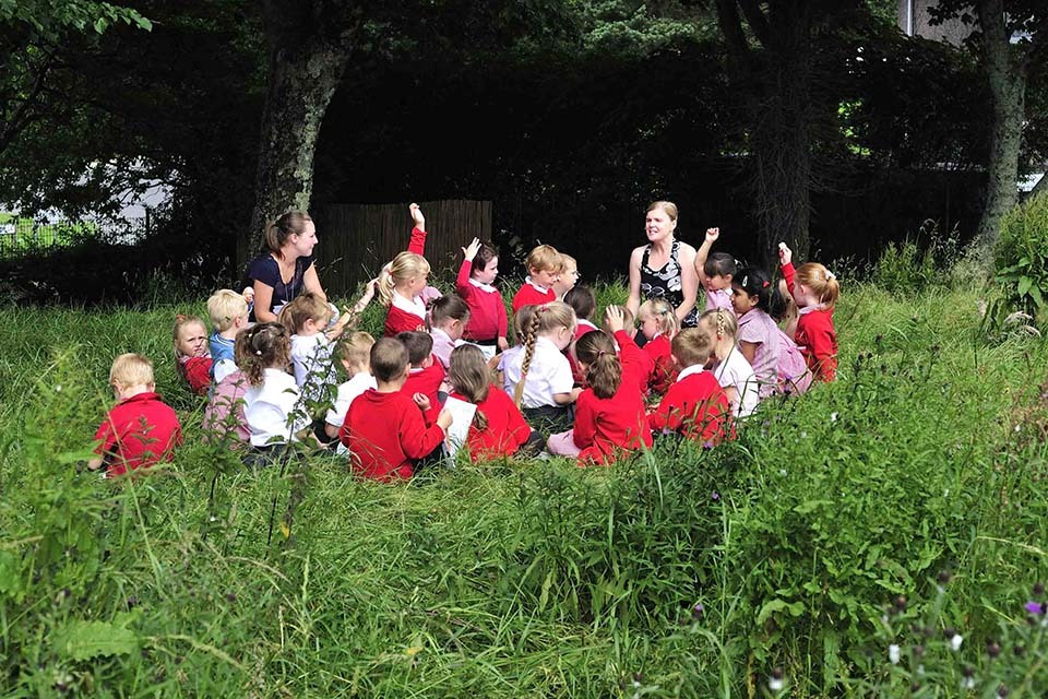 England’s largest outdoor learning project reveals children more motivated to learn when outside
