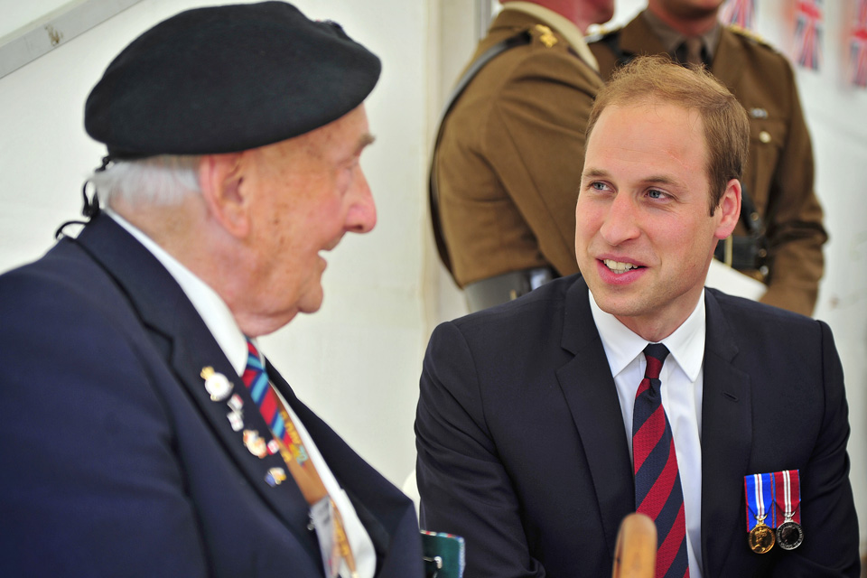 The Duke of Cambridge chats with a D-Day veteran