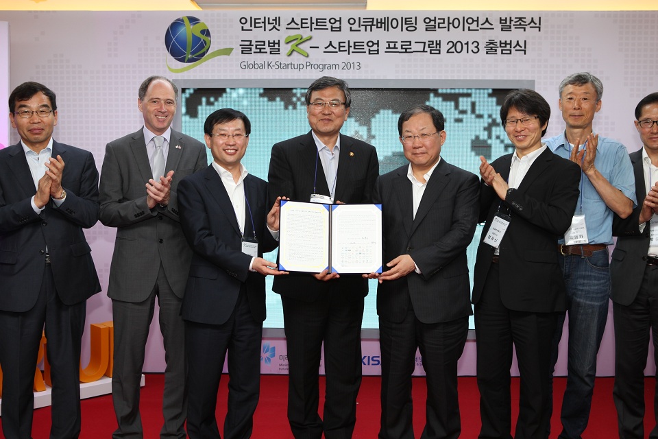 In cooperation with UKTI team in Seoul, the Ministry of Science, ICT and Future is running the ‘Global K-Startup Programme 2013’ with the goal of creating an ecosystem for internet start-ups 